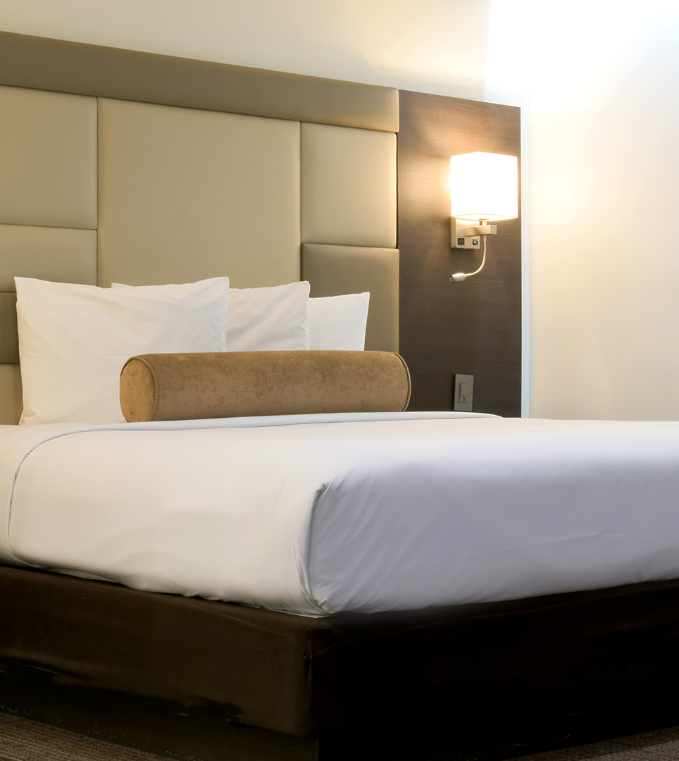 SEASONED TRAVELERS PREFER THE WELL-APPOINTEDGUEST ROOMS AND SUITES AT OUR GLENDALE HOTEL
