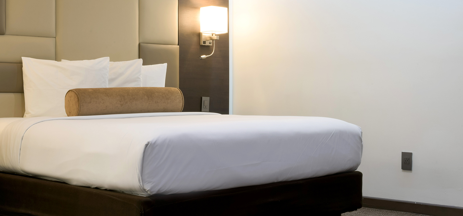 SEASONED TRAVELERS PREFER THE WELL-APPOINTEDGUEST ROOMS AND SUITES AT OUR GLENDALE HOTEL