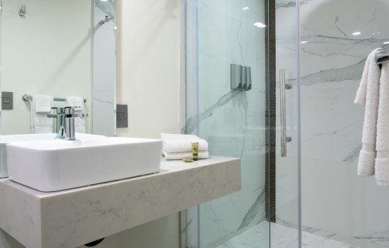 Welcome To Hotel Xilo Glendale - Private Bathroom