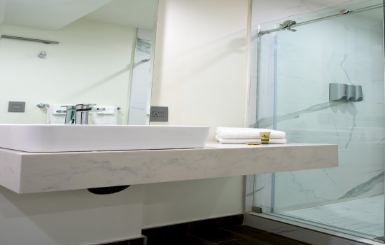 Welcome To Hotel Xilo Glendale - Private Bathroom