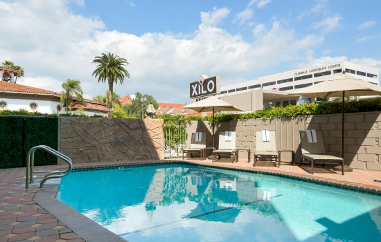 Welcome To Hotel Xilo Glendale - Sparkling Outdoor Pool