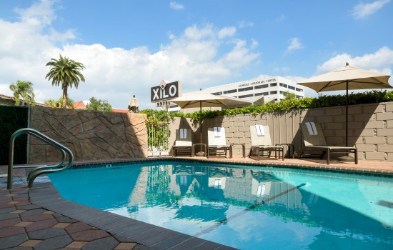 Welcome To Hotel Xilo Glendale - Inviting Pool